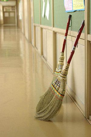 チラシ印刷は業者に依頼して業務を効率化